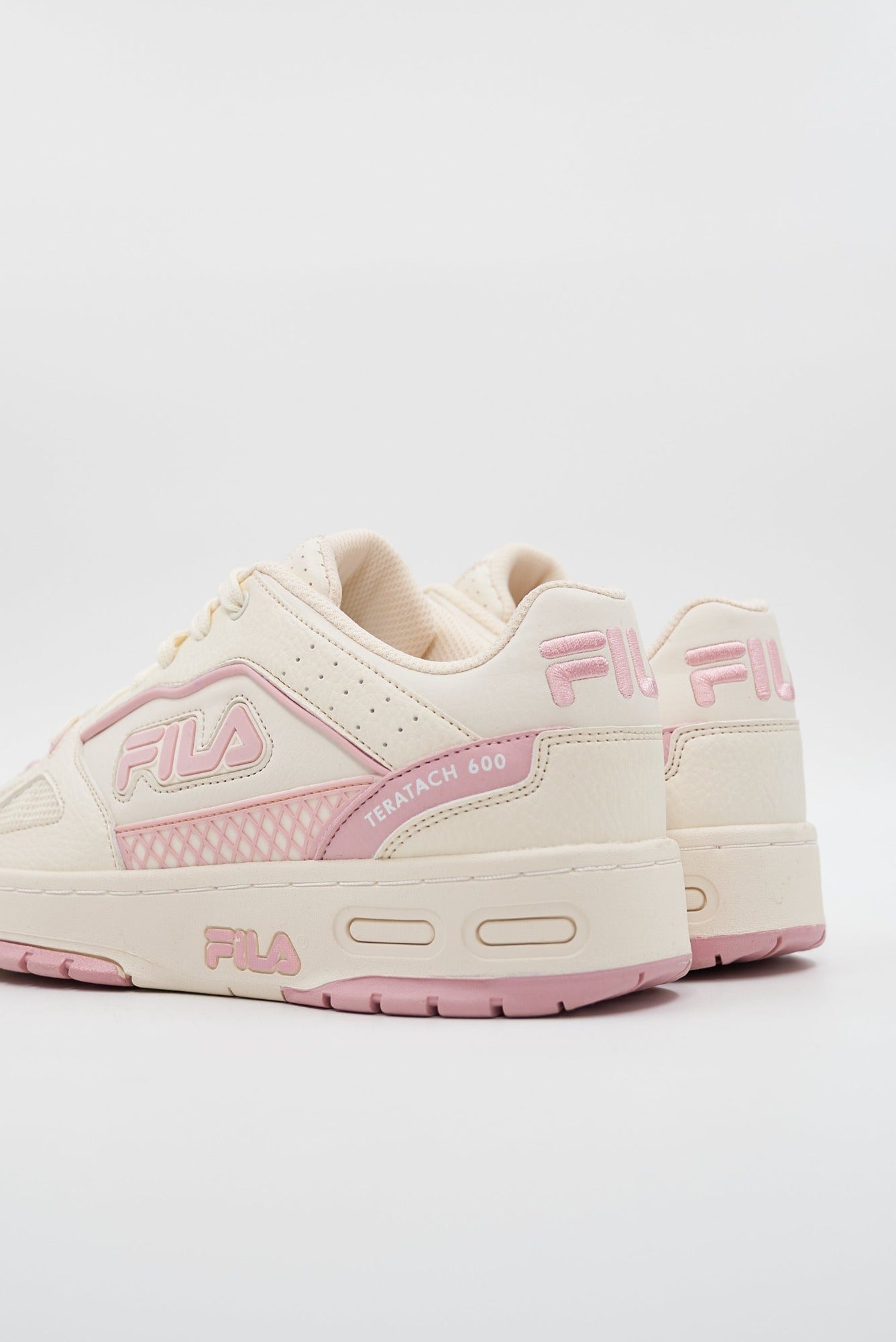 Fila hot sale sneakers peach