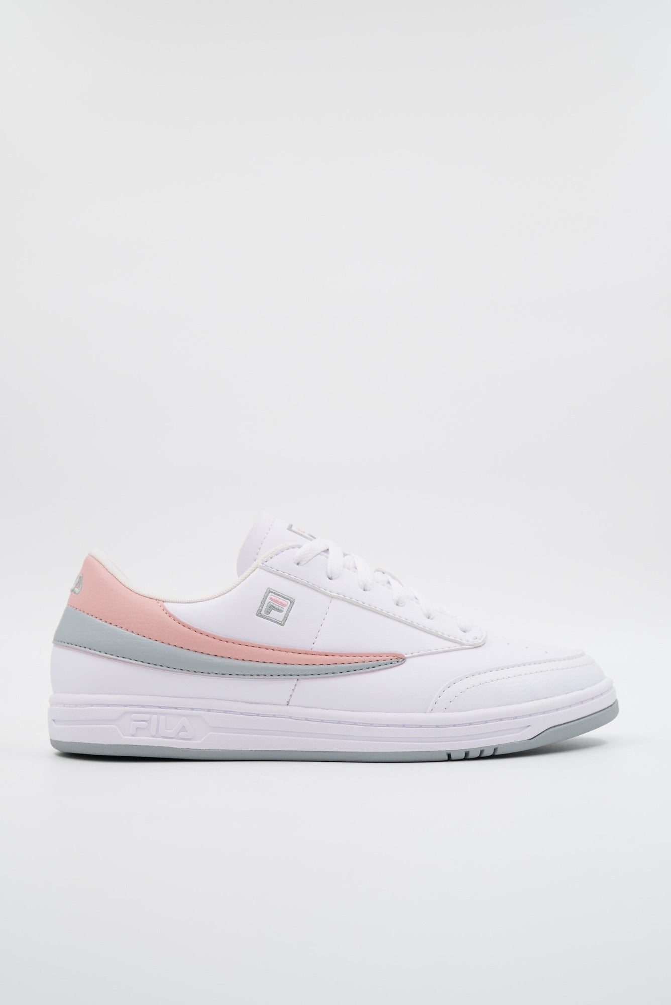 Fila on sale sneakers sportscene